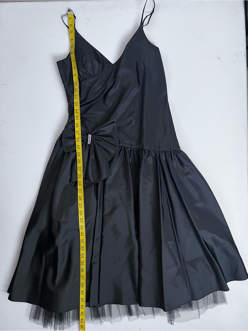 BCBG Paris Black Cocktail Dress Tulle
Underskirt /Bow w/Rhinestone SZ 8
Formal - Picture 9 of 15